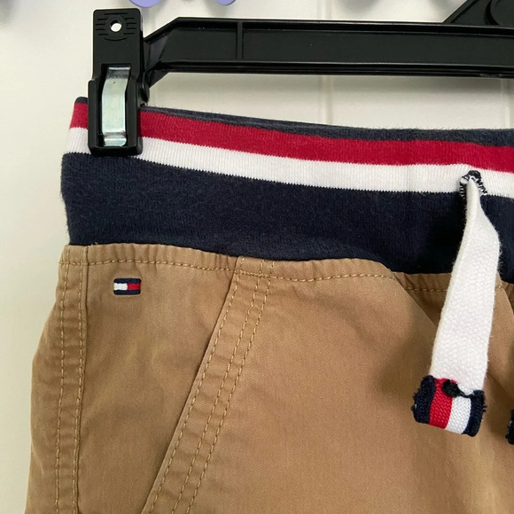 Tommy Hilfiger boy’s‎ tan elastic waistband logo shorts — small - Picture 2 of 7